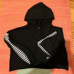 ✨ALO CROPPED BLACK HOODIE✨